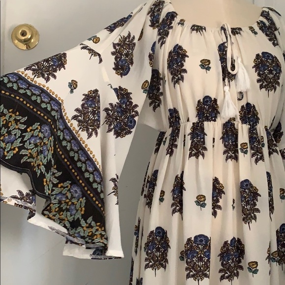 White Floral Bell Sleeve Dress - Picture 2 of 4